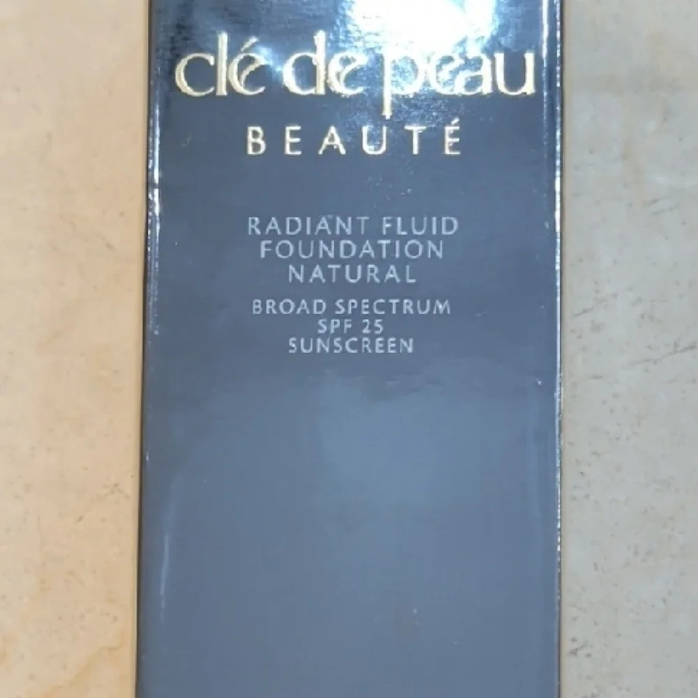Radiant Fluid Foundation Natural